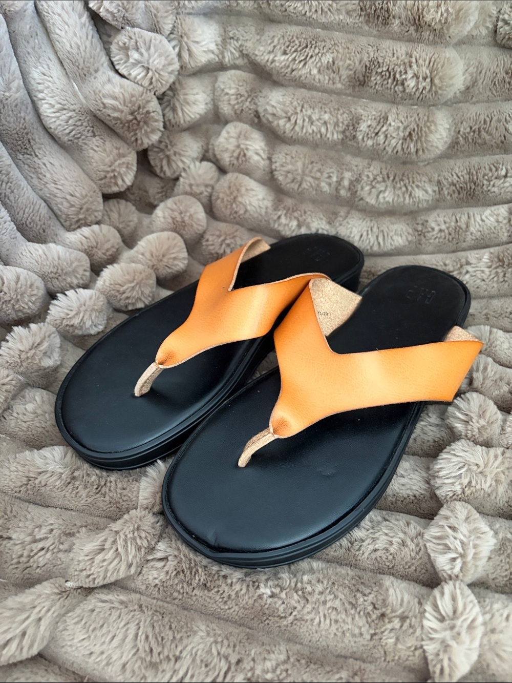 GAP Orange and Black Thong Sandals